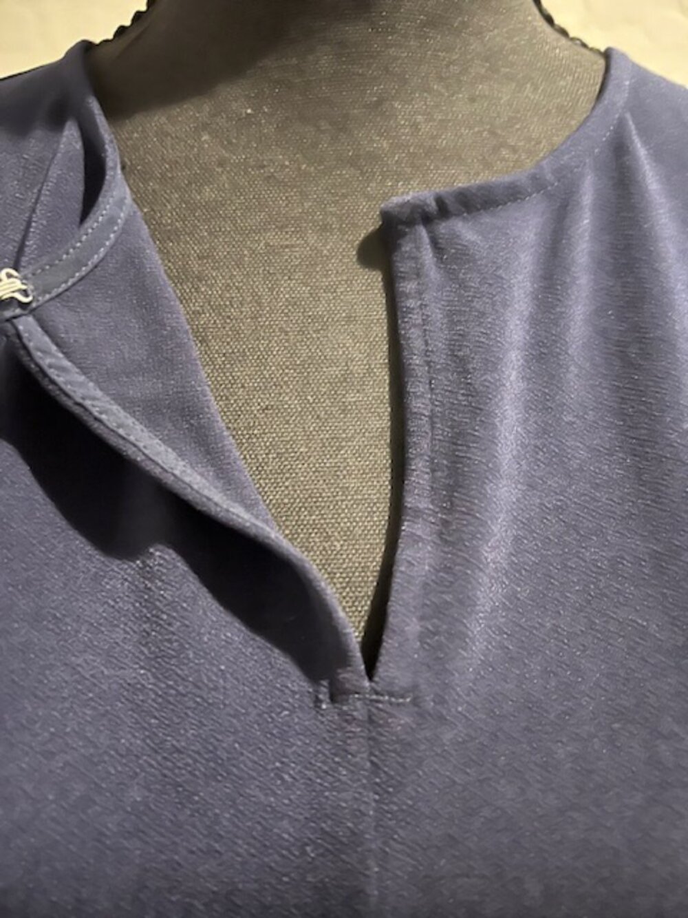 Lauren Ralph Lauren Navy Blouse XL NWT Split Neck Layered Hem Top - Picture 3 of 4